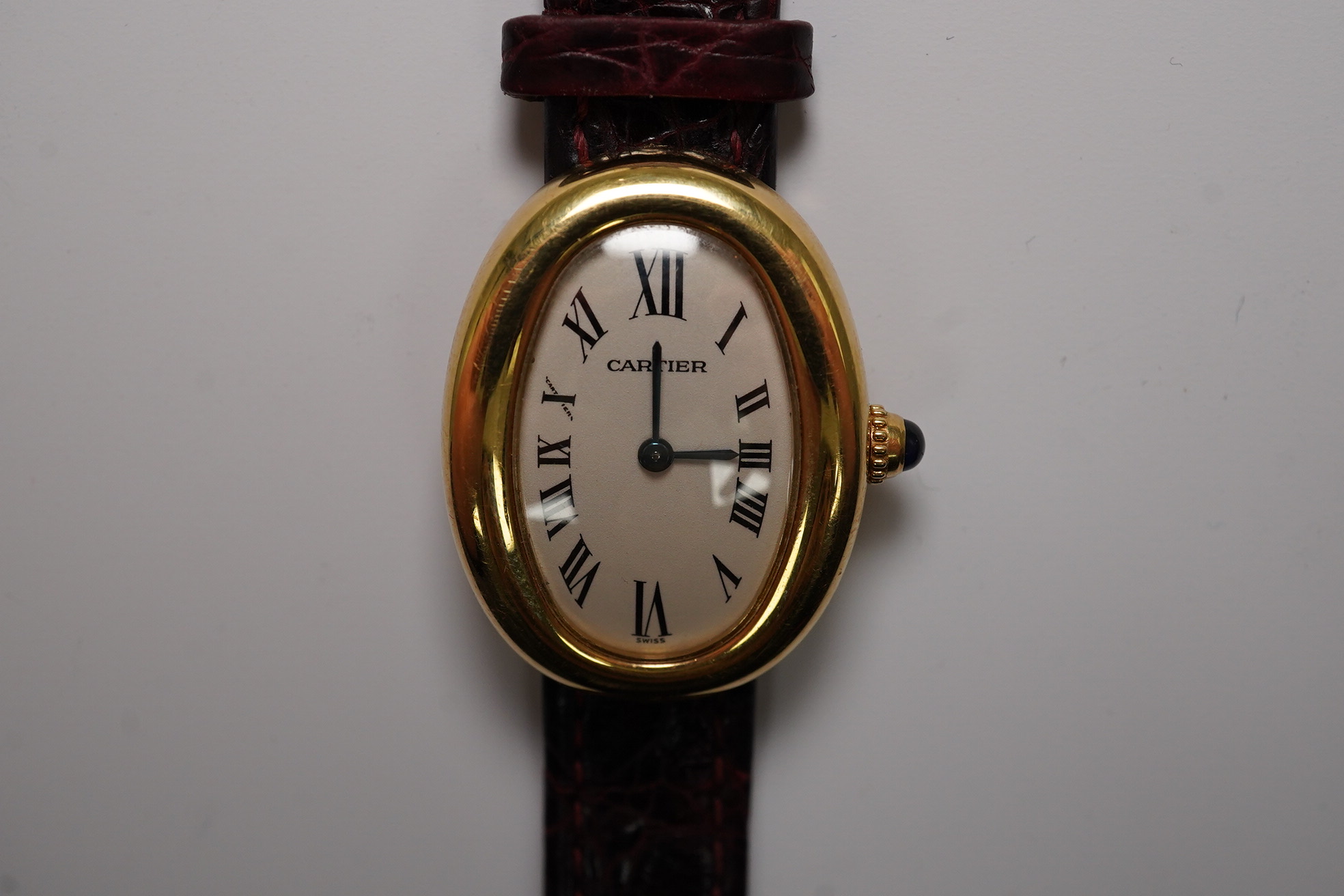 A lady's 2000 18ct gold Cartier Baignoire quartz wrist watch, on a Cartier leather strap